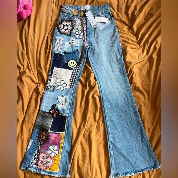 Urban Outfitters BDG Embroidered Patchwork Blue Jeans SZ 24 NEW NWT LAST PAIR - Picture 1 of 14